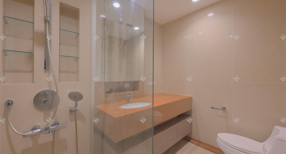 For rent 3 bedrooms condo in Pathum Wan, Bangkok