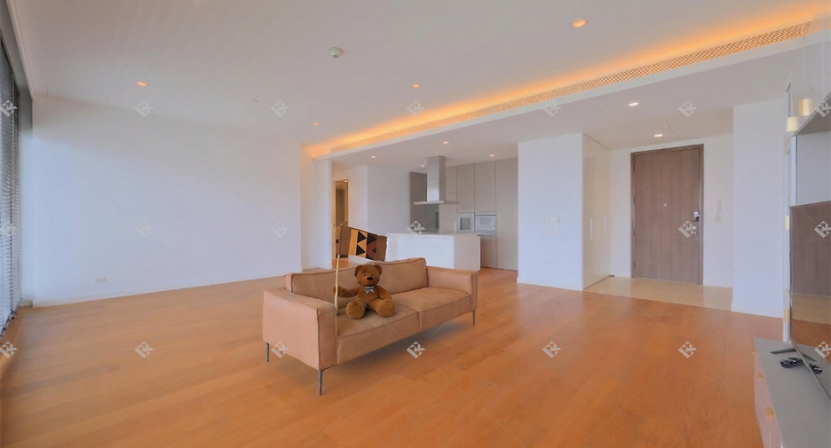 For rent 3 bedrooms condo in Pathum Wan, Bangkok