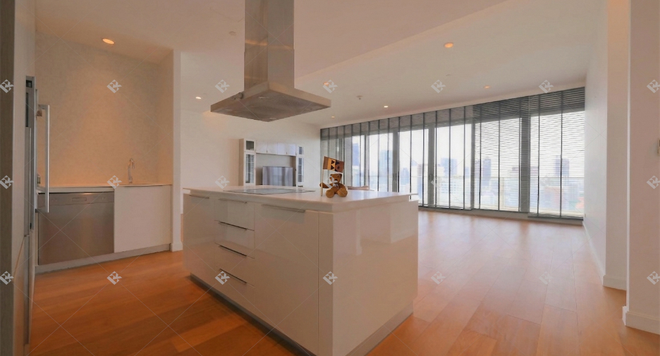 For rent 3 bedrooms condo in Pathum Wan, Bangkok