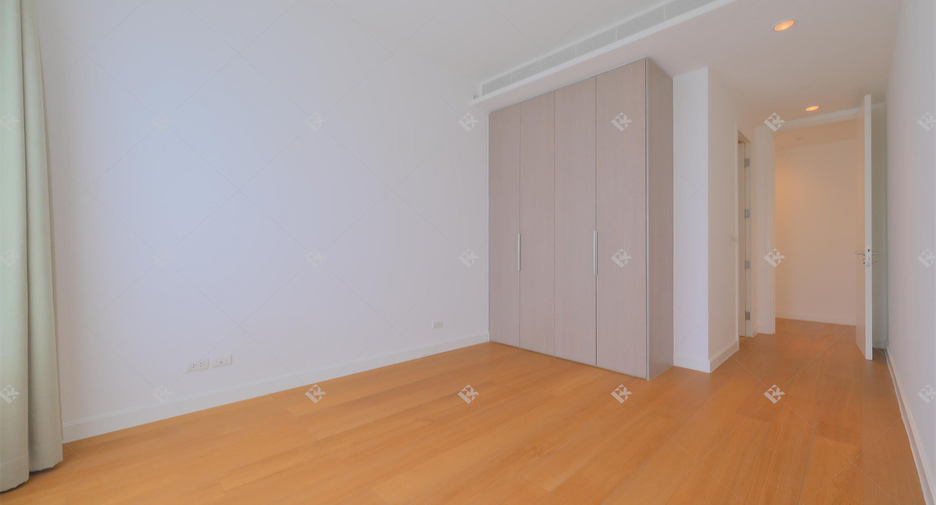 For rent 3 bedrooms condo in Pathum Wan, Bangkok
