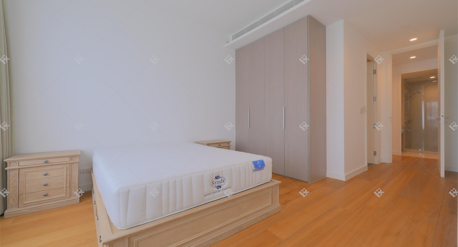 For rent 3 bedrooms condo in Pathum Wan, Bangkok