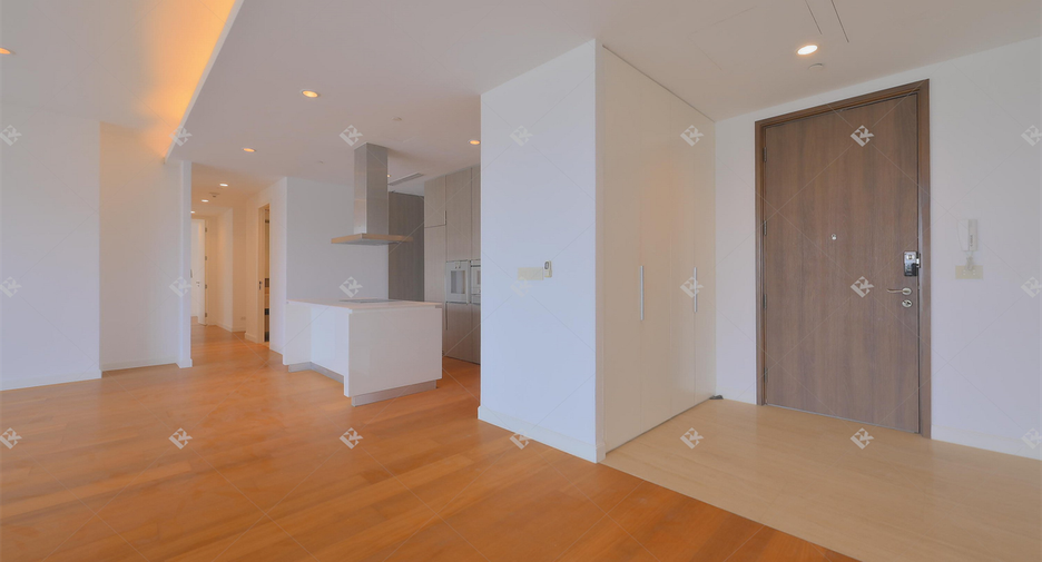 For rent 3 bedrooms condo in Pathum Wan, Bangkok