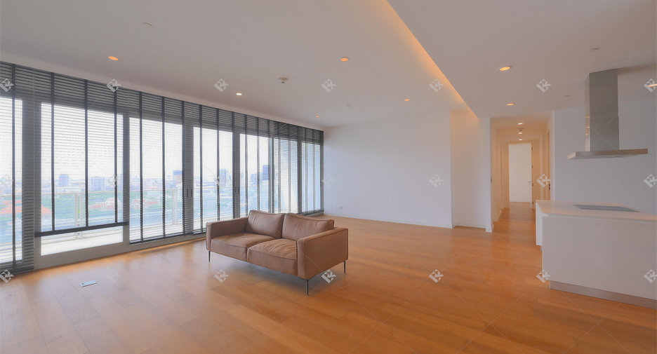 For rent 3 bedrooms condo in Pathum Wan, Bangkok