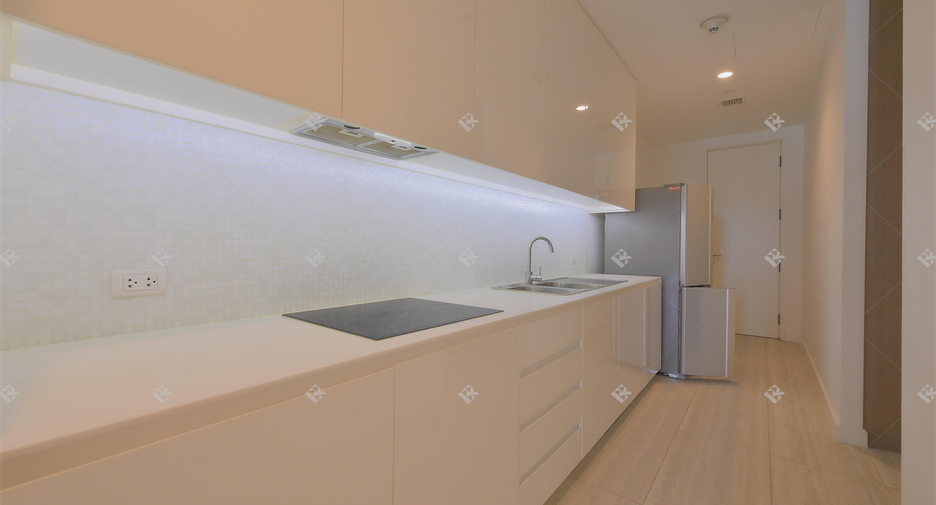 For rent 3 bedrooms condo in Pathum Wan, Bangkok