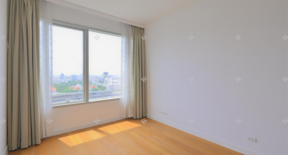For rent 3 bedrooms condo in Pathum Wan, Bangkok