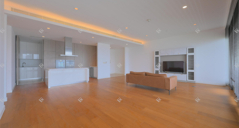 For rent 3 bedrooms condo in Pathum Wan, Bangkok