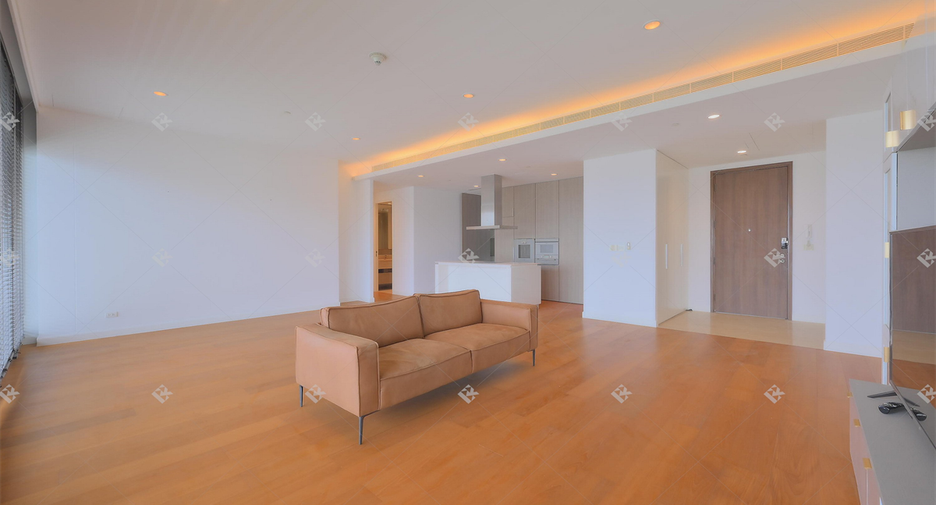 For rent 3 bedrooms condo in Pathum Wan, Bangkok