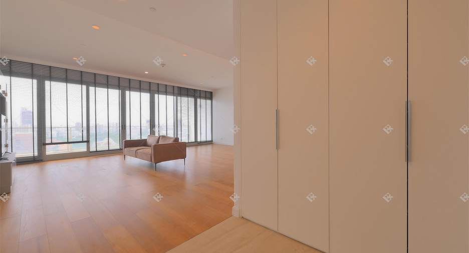 For rent 3 bedrooms condo in Pathum Wan, Bangkok