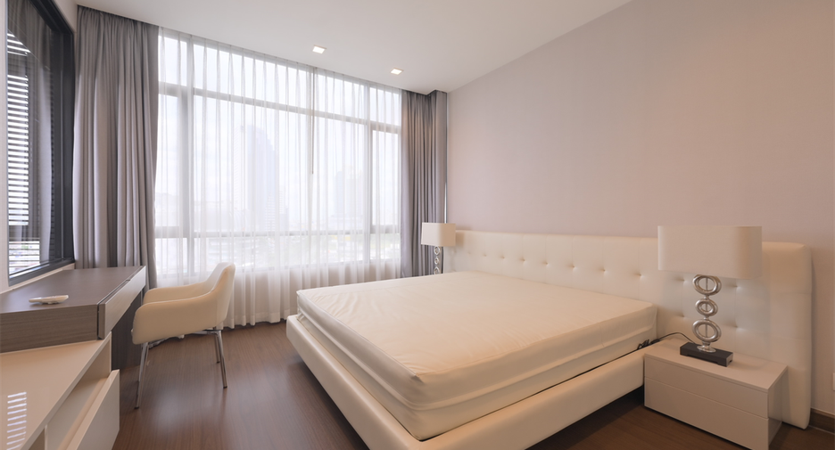 For rent 2 bedrooms condo in Huai Khwang, Bangkok