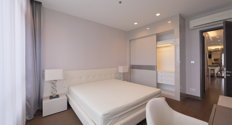 For rent 2 bedrooms condo in Huai Khwang, Bangkok