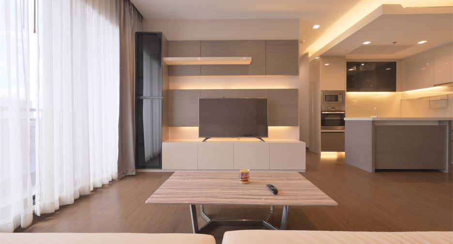 For rent 2 bedrooms condo in Huai Khwang, Bangkok