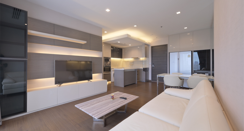 For rent 2 bedrooms condo in Huai Khwang, Bangkok