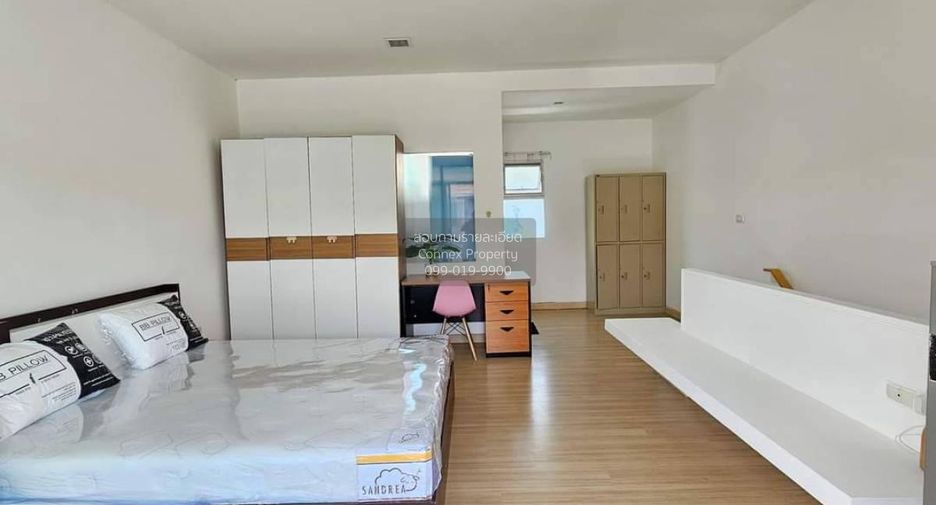 For sale 3 bedrooms townhouse in Bang Kapi, Bangkok