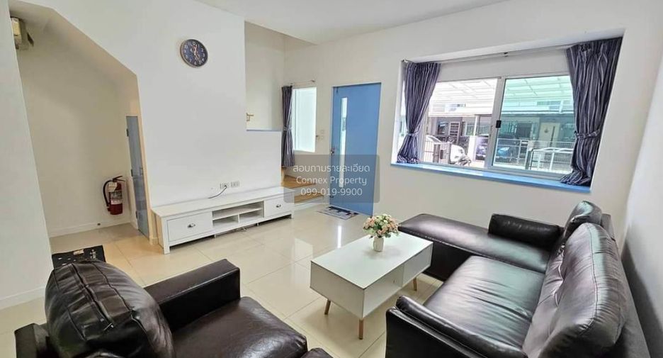 For sale 3 bedrooms townhouse in Bang Kapi, Bangkok
