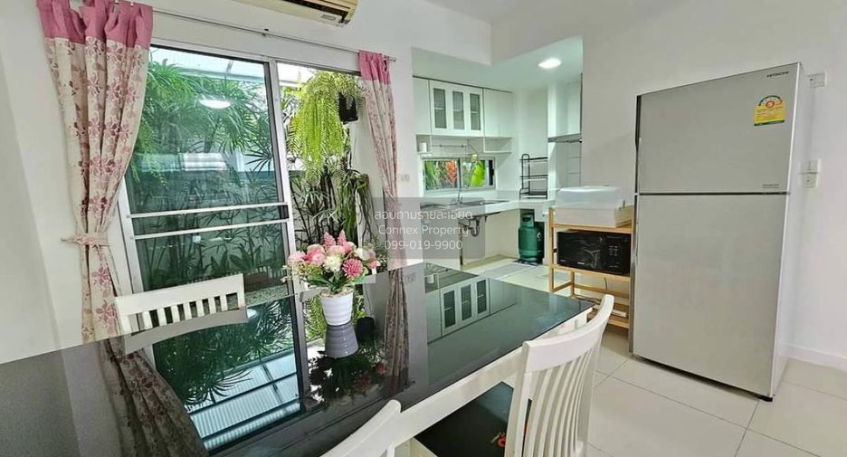 For sale 3 bedrooms townhouse in Bang Kapi, Bangkok