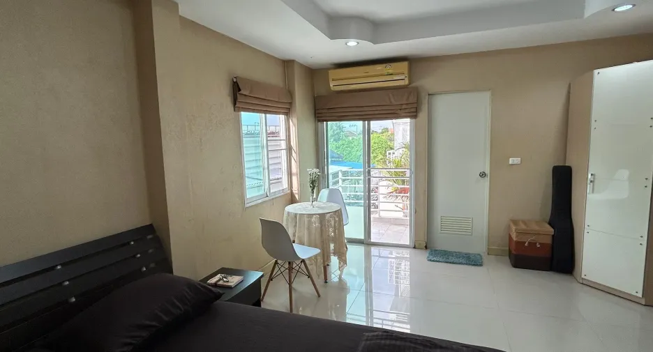 À vendre studio condo à Lat Phrao, Bangkok