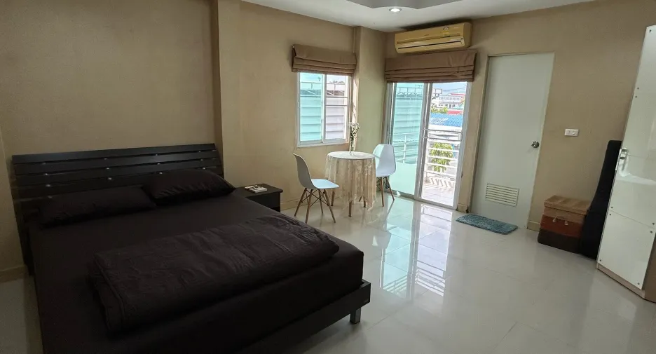 À vendre studio condo à Lat Phrao, Bangkok
