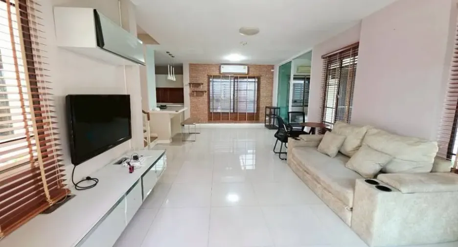 Haus zur Miete mit 7 Zimmer in Sai Mai, Bangkok