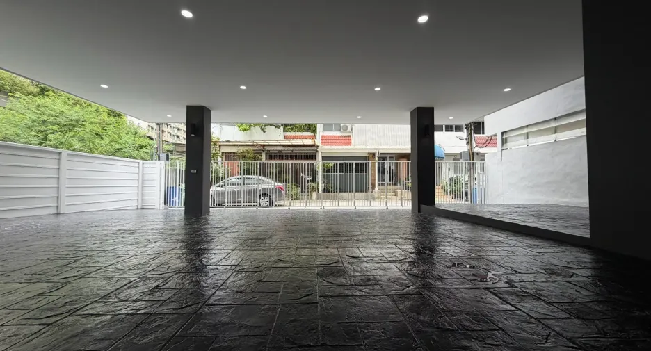 Büro zur Miete mit 7 Zimmer in Huai Khwang, Bangkok