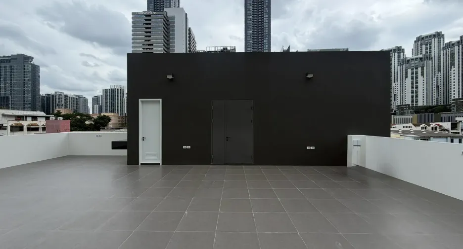 Büro zur Miete mit 7 Zimmer in Huai Khwang, Bangkok