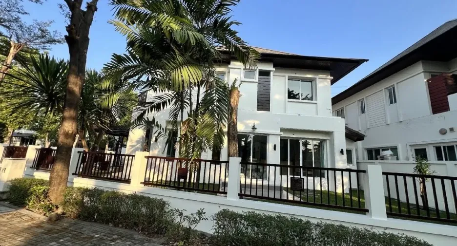 Casa en alquiler de 3 habitaciones en Prawet, Bangkok