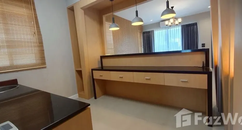 Casa en alquiler de 3 habitaciones en Prawet, Bangkok