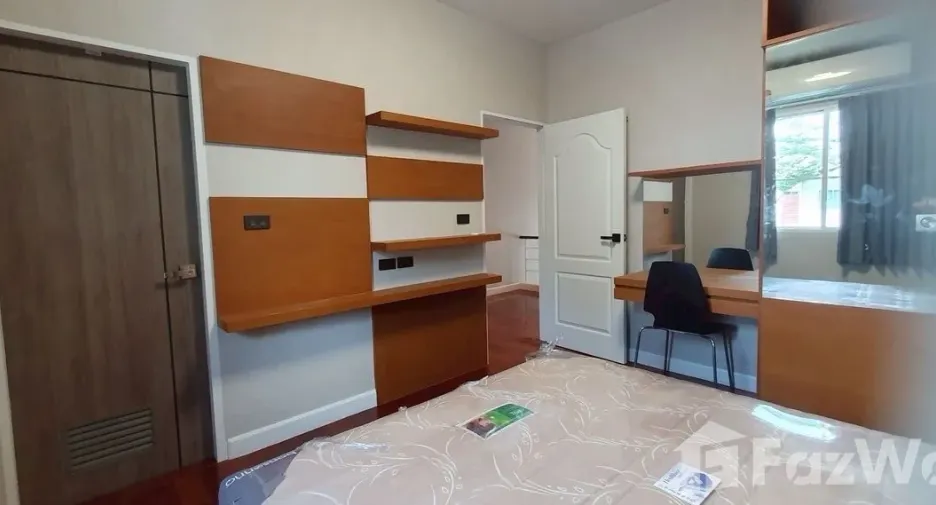 Casa en alquiler de 3 habitaciones en Prawet, Bangkok