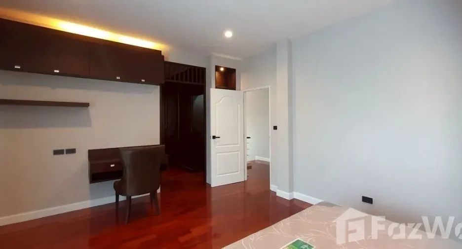 Casa en alquiler de 3 habitaciones en Prawet, Bangkok