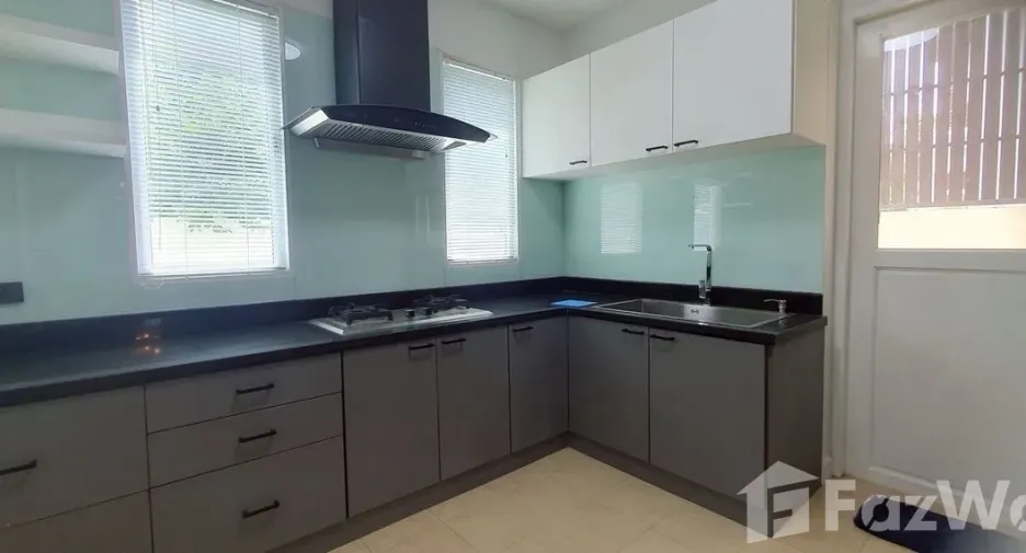 Casa en alquiler de 3 habitaciones en Prawet, Bangkok