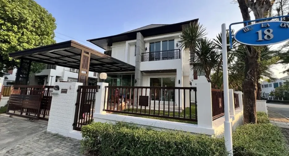 Casa en alquiler de 3 habitaciones en Prawet, Bangkok