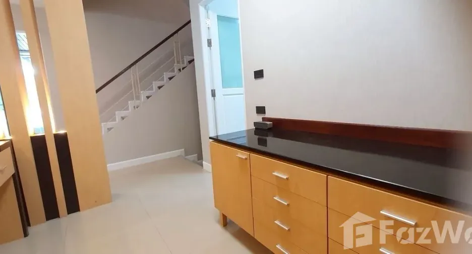 Casa en alquiler de 3 habitaciones en Prawet, Bangkok