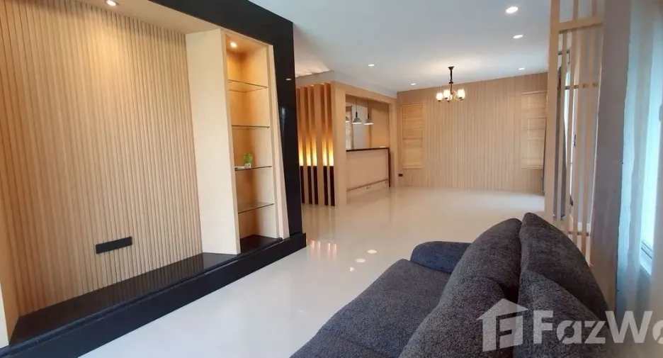 Casa en alquiler de 3 habitaciones en Prawet, Bangkok