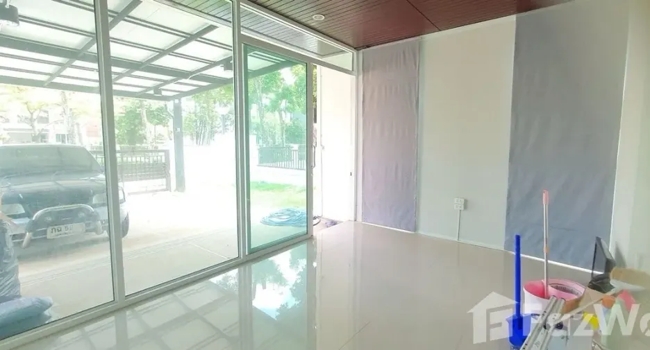 Casa en alquiler de 3 habitaciones en Prawet, Bangkok