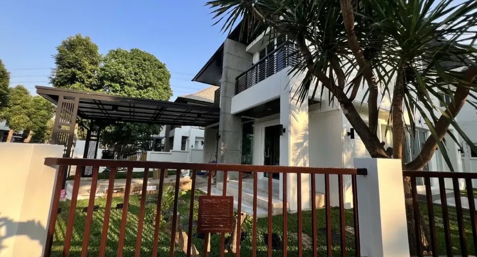 Casa en alquiler de 3 habitaciones en Prawet, Bangkok