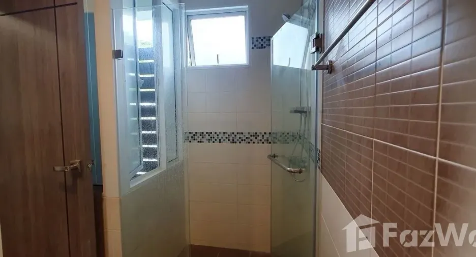 Casa en alquiler de 3 habitaciones en Prawet, Bangkok