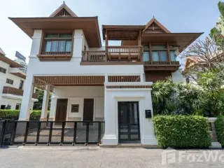 Casa en alquiler de 4 habitaciones en Yan Nawa, Bangkok
