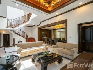 Casa en alquiler de 4 habitaciones en Yan Nawa, Bangkok