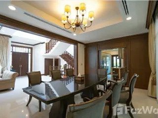 Casa en alquiler de 4 habitaciones en Yan Nawa, Bangkok