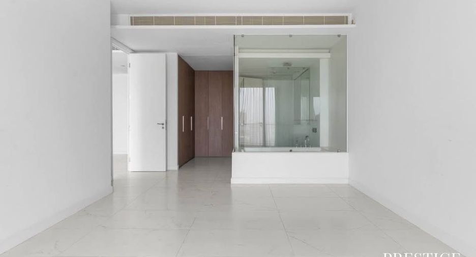 For rent 2 bedrooms condo in Pathum Wan, Bangkok