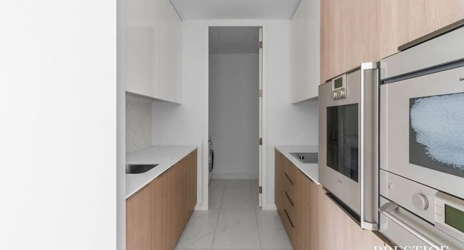 For rent 2 bedrooms condo in Pathum Wan, Bangkok