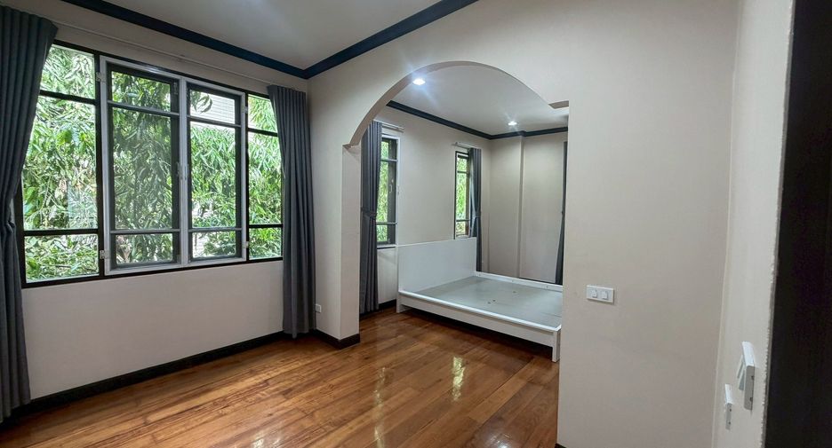 Casa en alquiler de 3 habitaciones en Watthana, Bangkok