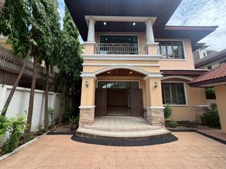 Casa en alquiler de 3 habitaciones en Watthana, Bangkok