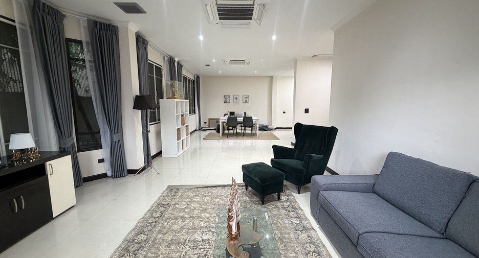 Casa en alquiler de 3 habitaciones en Watthana, Bangkok