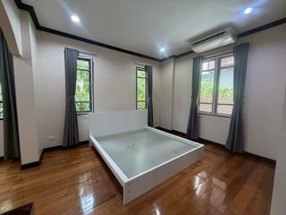 Casa en alquiler de 3 habitaciones en Watthana, Bangkok