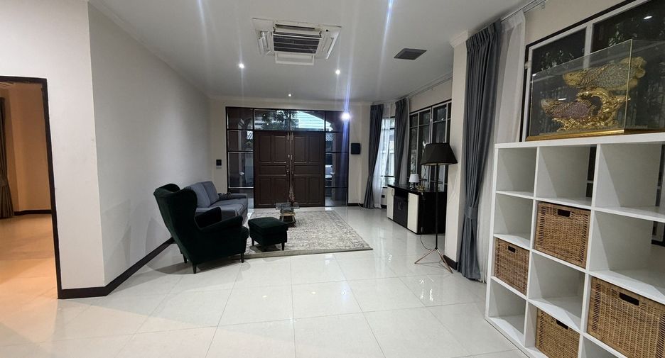 Casa en alquiler de 3 habitaciones en Watthana, Bangkok