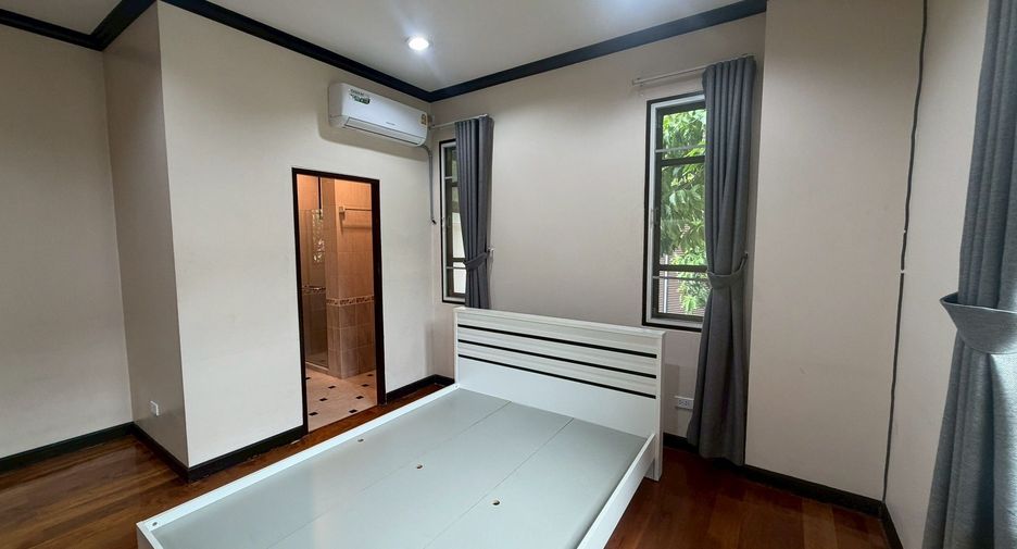 Casa en alquiler de 3 habitaciones en Watthana, Bangkok