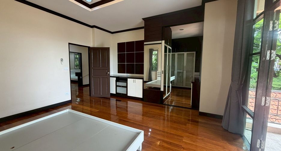 Casa en alquiler de 3 habitaciones en Watthana, Bangkok