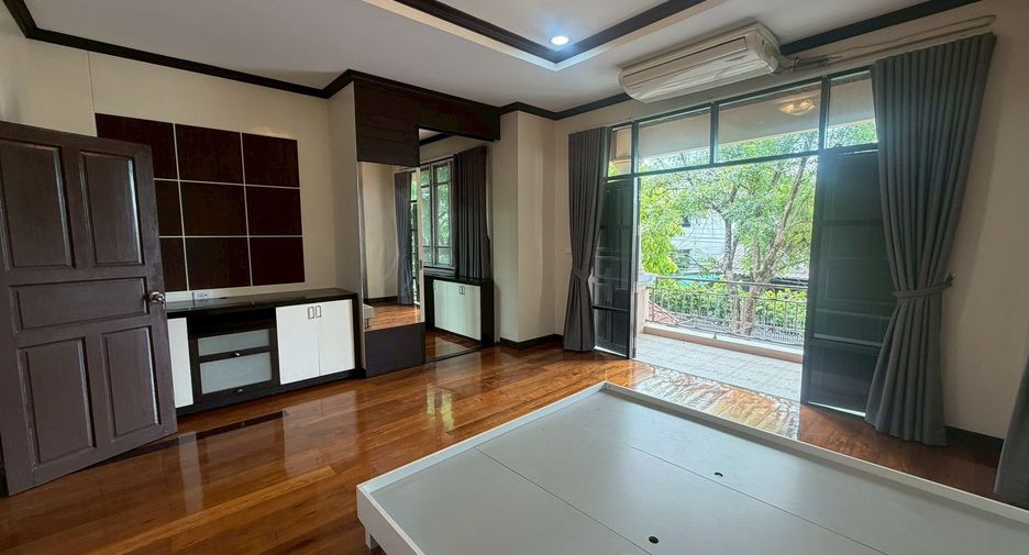 Casa en alquiler de 3 habitaciones en Watthana, Bangkok