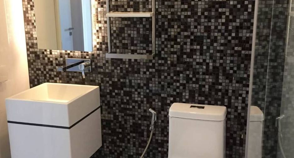 For sale 2 bedrooms condo in Khlong Toei, Bangkok