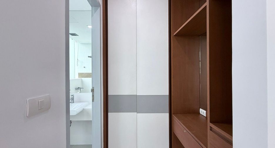 À louer 2 chambres condo à Phra Khanong, Bangkok